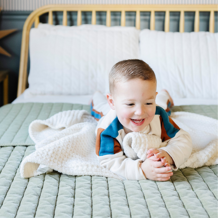 Saranoni Waffle Knit Toddler Blanket in Swan color makes naps dreamy, one of the softest baby blankets available.
