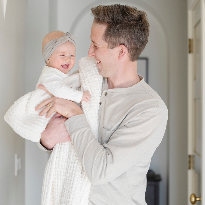 Saranoni Waffle Knit Receiving Blanket in Swan is a soft baby blanket perfect for newborn snuggles.