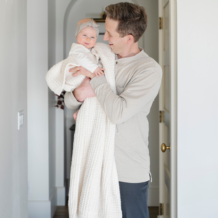 Make playtime cozy with the Swan Saranoni Waffle Knit Receiving Blanket, a soft baby blanket for toddlers.