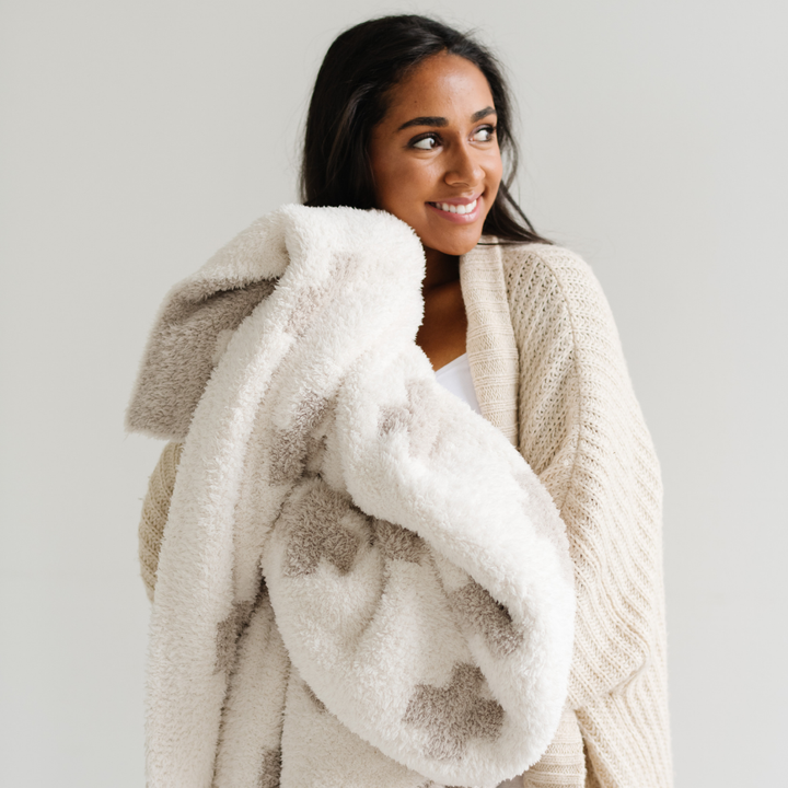 The Saranoni Double-Layer BAMONI¨ Throw Blanket in Swiss Cross adds a modern flair while staying ultra-soft, a favorite among best blankets for toddlers.