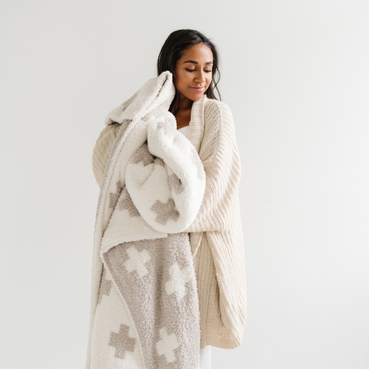 Saranoni Double-Layer BAMONI¨ Throw Blanket in Swiss Cross pairs bold design with cozy texture, a perfect choice for best baby blankets.