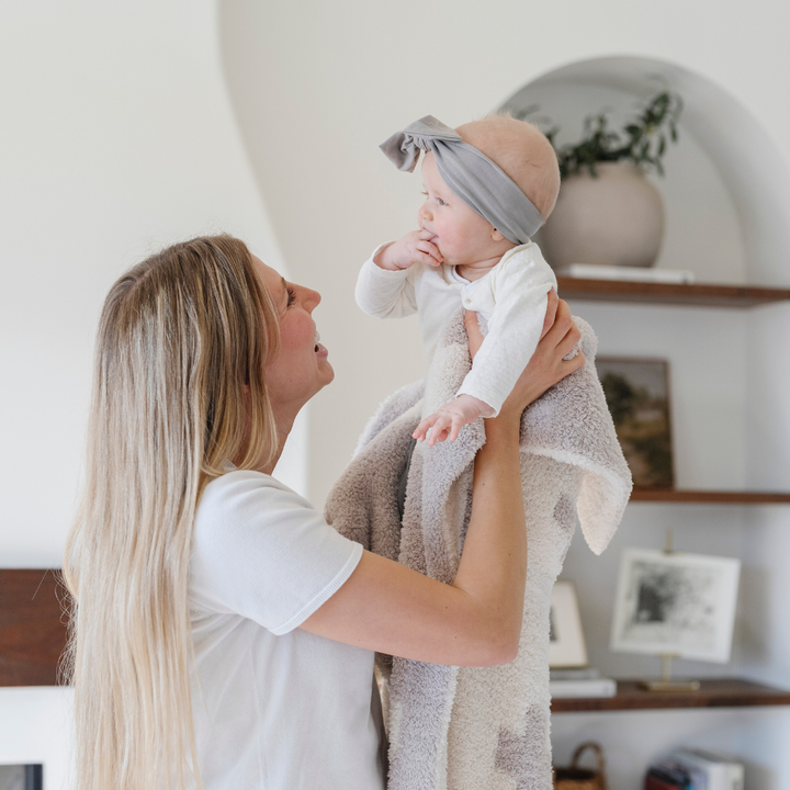 Crafted for ultimate softness, the Saranoni BAMBONI¨ Receiving Blanket in Swiss Cross is an ideal newborn receiving blanket.