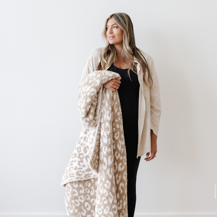 The Tan Leopard Saranoni Double-Layer BAMONI¨ Throw Blanket brings fun, warmth, and style, perfect for soft baby blankets.
