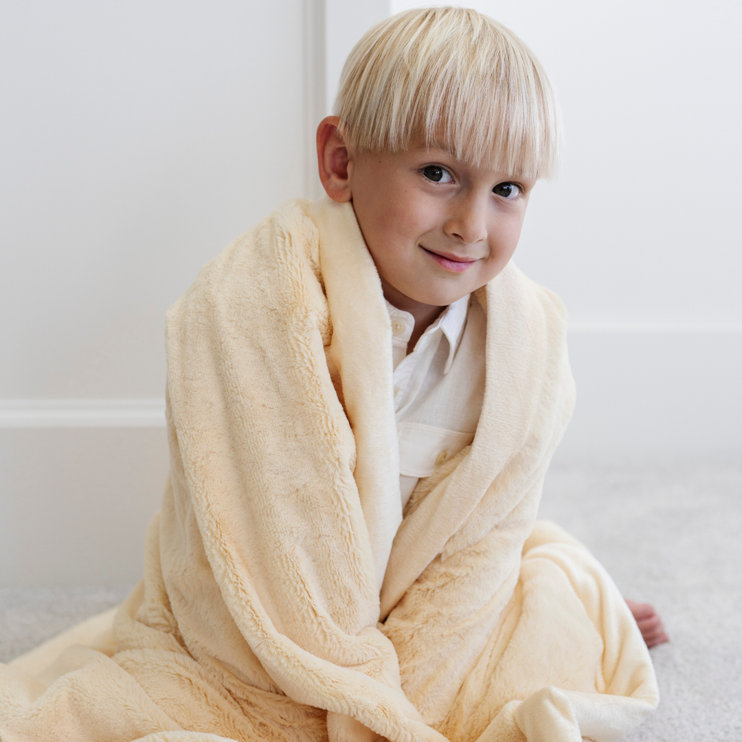 Keep your little one comfortable with the Saranoni Lush Toddler Blanket in Chiffon, a soft baby blankets essential.