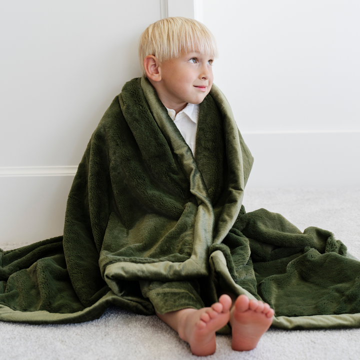 Saranoni Lush Toddler Blanket in Fern delivers softness and style, perfect as a soft baby blankets option.
