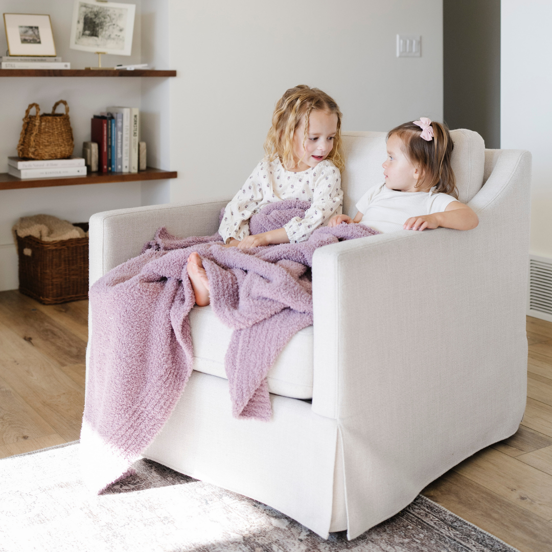 Wrap toddlers in the soft Woodrose Saranoni BAMBONI¨ Blanket, a best blanket for toddler choice.
