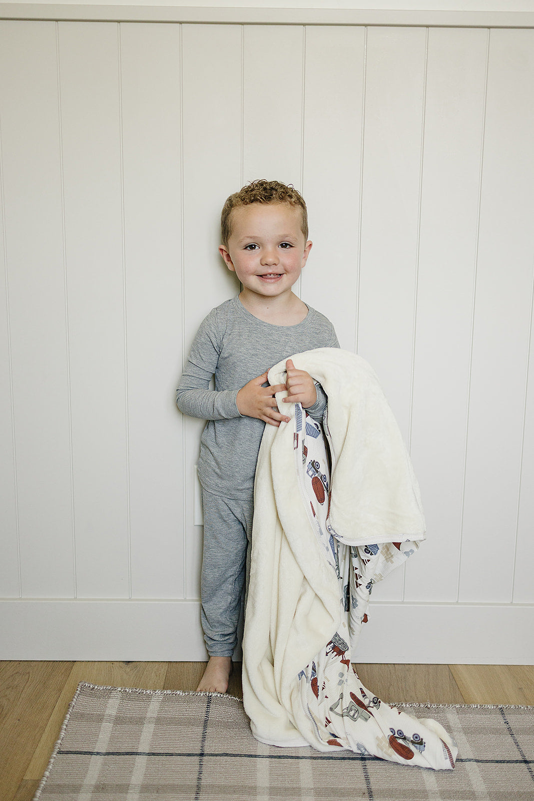 Cuddle your infant with the Mebie Baby Construction Trucks Ribbed Bamboo Fleece Quilt, ideal baby blankets for naps.