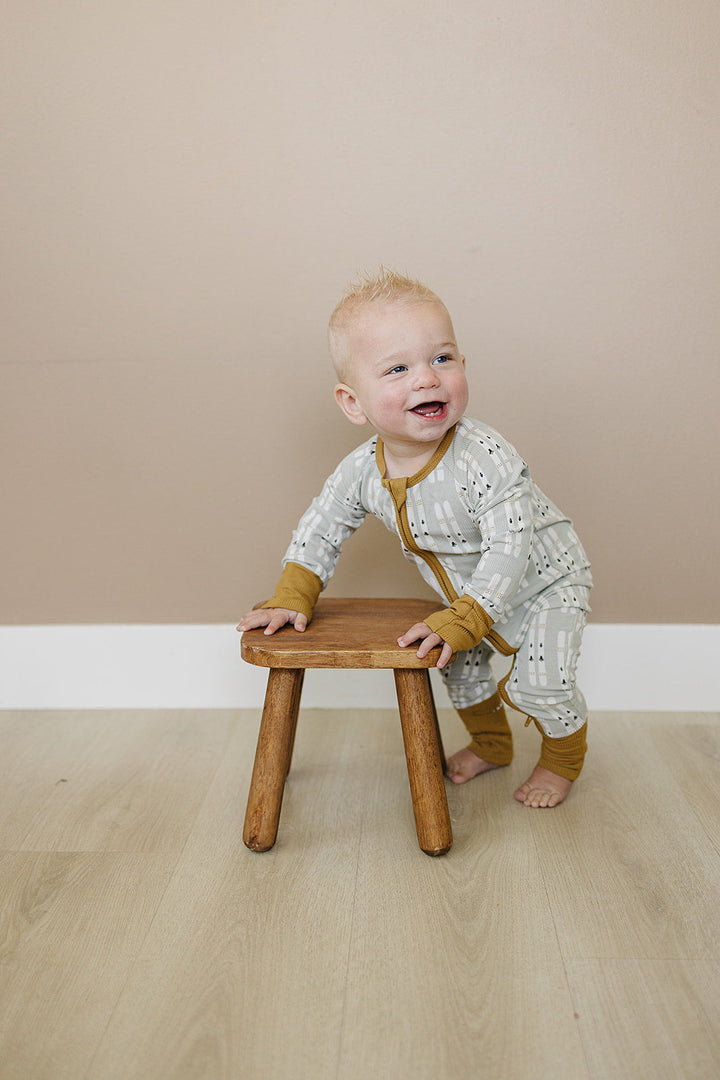 A playful ski-inspired print highlights the Mebie Baby Ski Ribbed Bamboo Zipper, ideal for newborn onesies