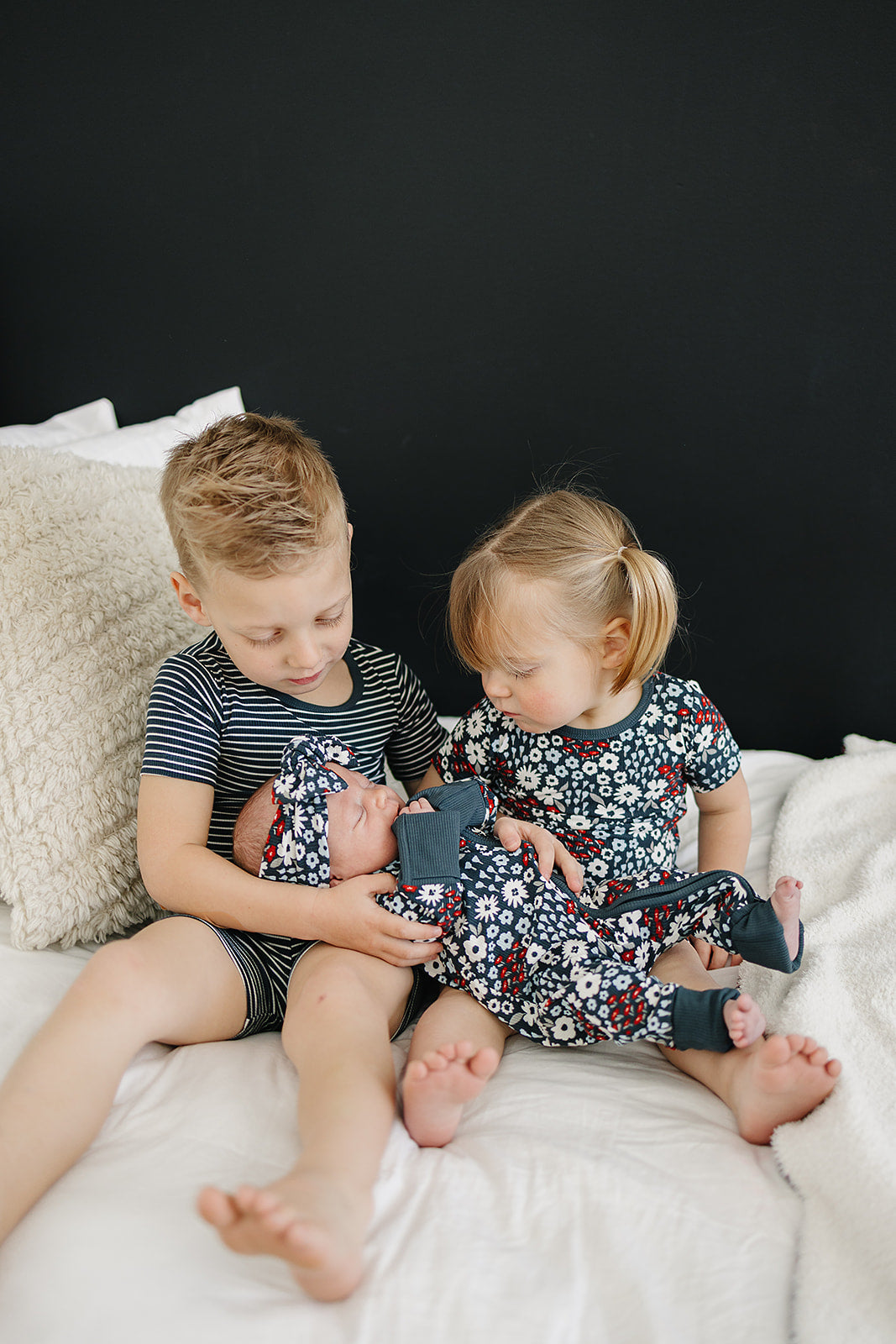 With a smooth zipper and long sleeves, the Mebie Baby Americana Floral Ribbed Bamboo Zipper feels like premium bamboo onesies