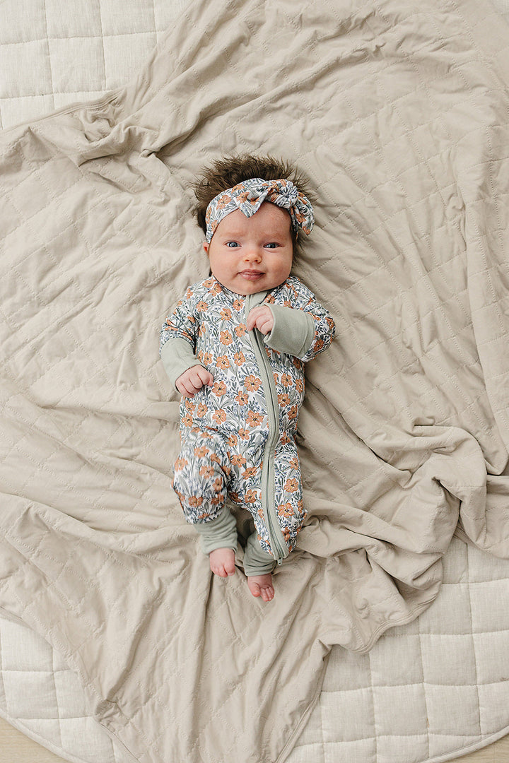 A gentle floral print defines the Mebie Baby Dainty Meadow Bamboo Zipper, perfect for newborn onesies