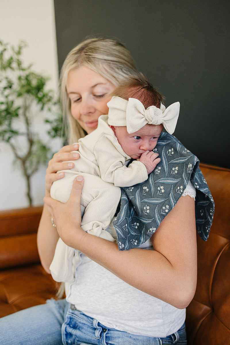 Keep messes contained with Mebie BabyÕs Navy Berry Muslin Burp Cloth, ideal for burping cloths.