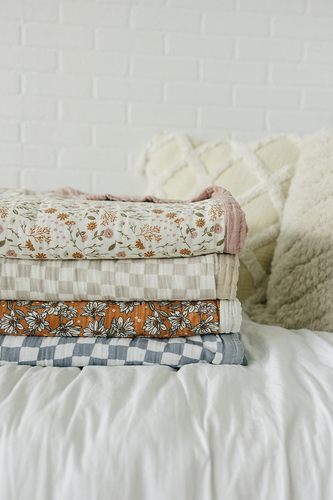 Lightweight and airy, the Mebie Baby Magnolia Floral Twin Muslin Quilt is great for muslin blankets baby.
