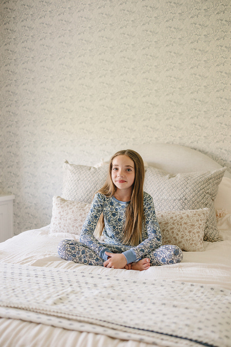 Little ones stay comfortable in the Mebie Baby Bluebell Pointelle Bamboo Cozy Set, ideal for baby bamboo pajamas