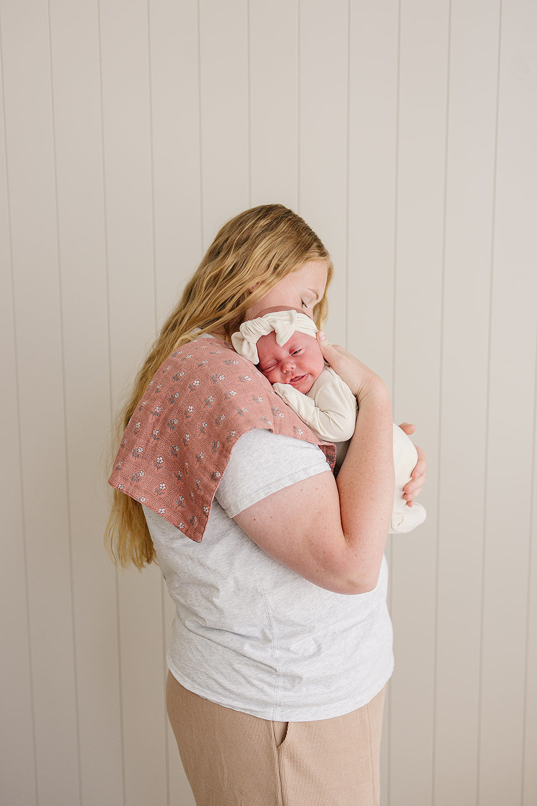 Keep messes at bay with the Vintage Pink Floral Muslin Burp Cloth by Mebie Baby, ideal for muslin burp cloth needs.