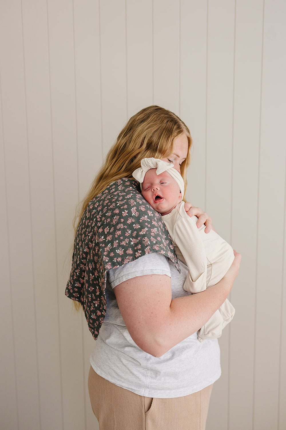 Designed for comfort, the Olive Bloom Muslin Burp Cloth by Mebie Baby works as gentle baby burp cloths.