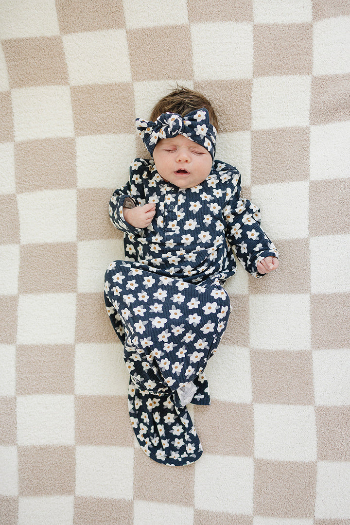 Designed for easy nighttime changes, the Mebie Baby Baby Navy Daisy Ribbed Bamboo Knot Gown works like relaxed baby onesies