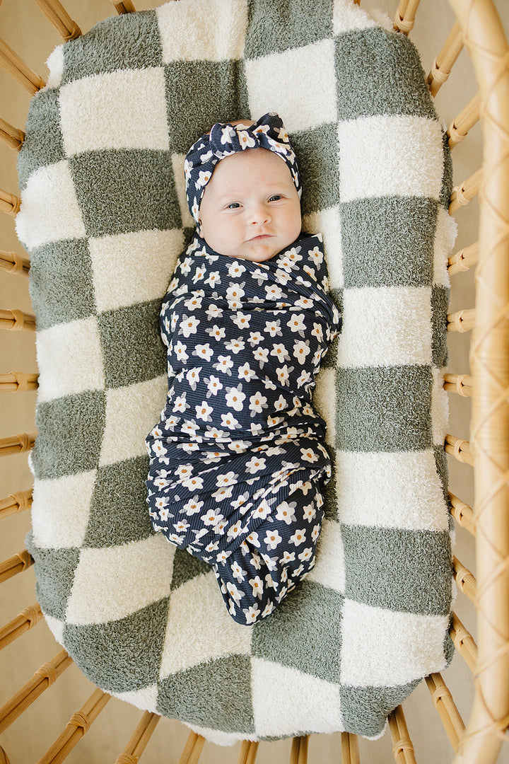 Keep your little one snug with the Mebie Baby Navy Daisy Ribbed Bamboo Stretch Swaddle, ideal baby swaddle blankets.