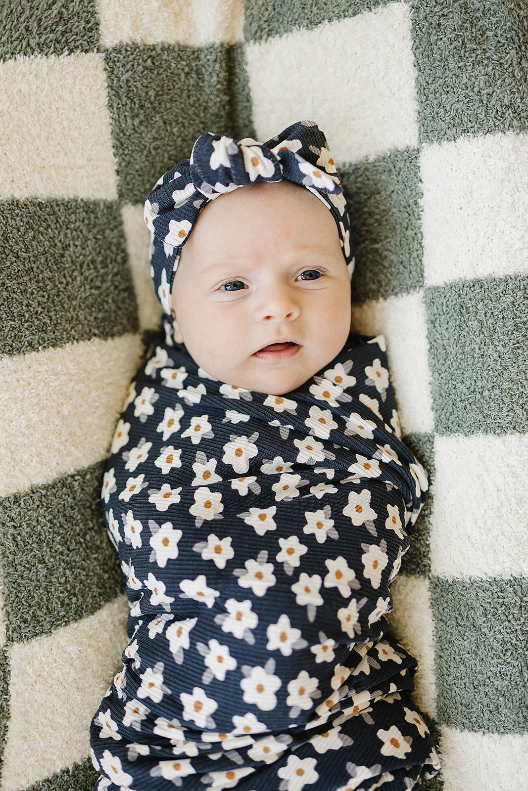 Cuddle your infant in the Mebie Baby Navy Daisy Ribbed Bamboo Stretch Swaddle, a gentle baby swaddle wrap.
