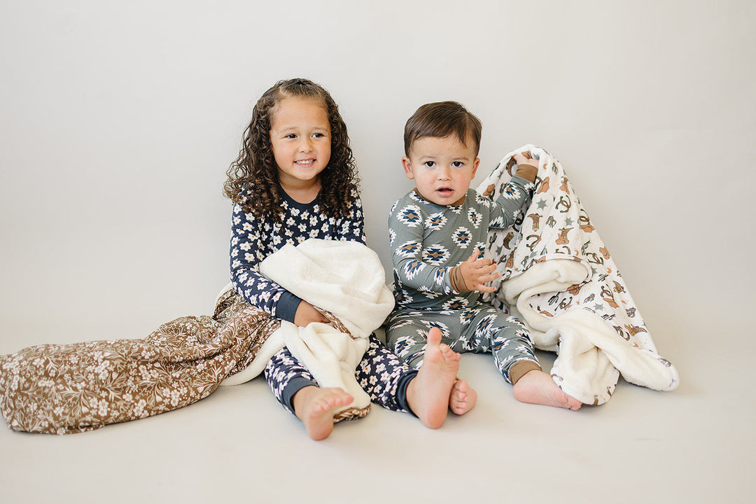 Designed for restful nights, the Mebie Baby Navy Daisy Ribbed Bamboo Cozy Set is a must-have in baby bamboo clothes