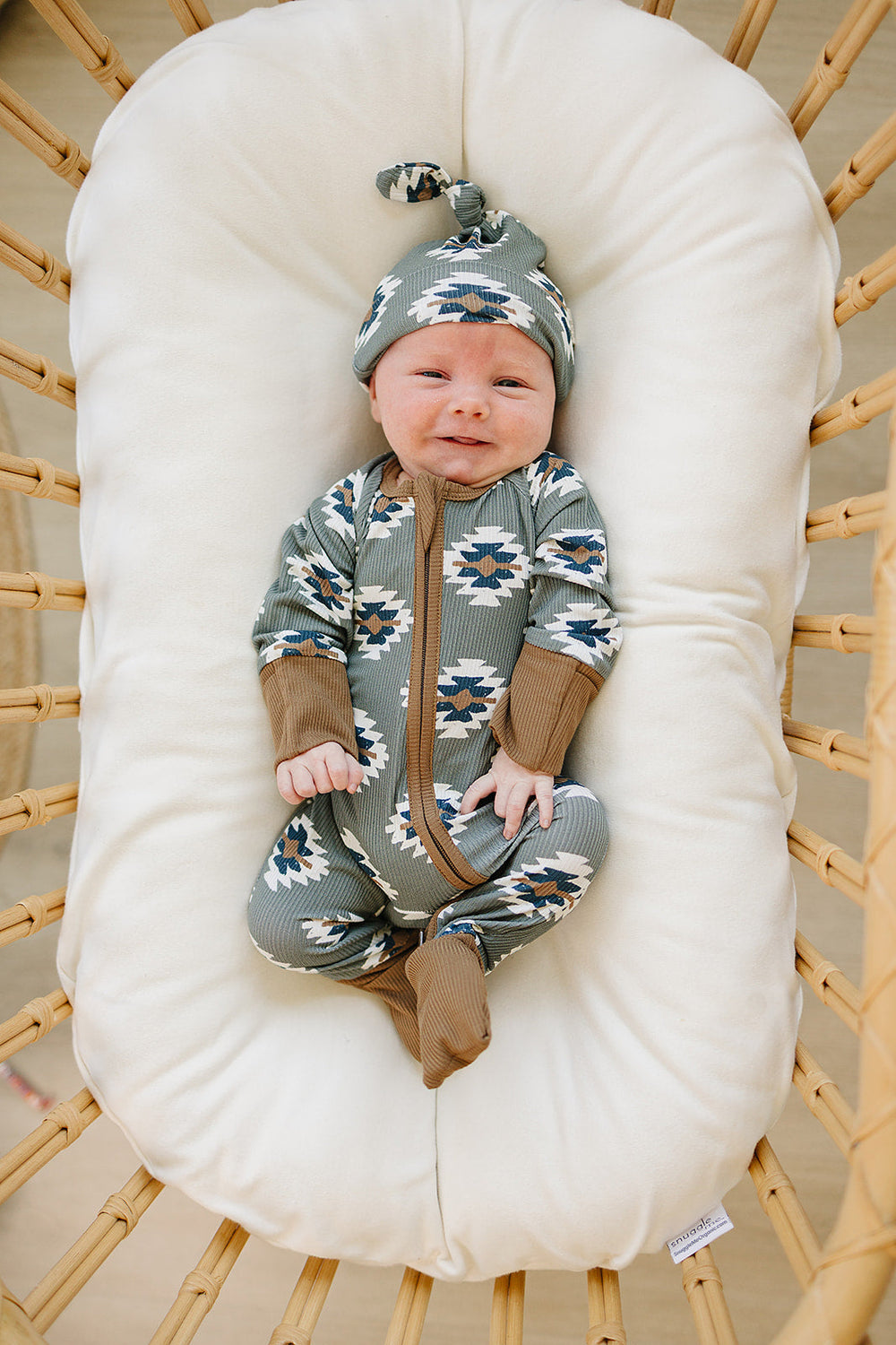 Designed with a smooth zipper, the Mebie Baby Southwest Aztec Ribbed Bamboo Zipper works perfectly as comfy onesie pajamas