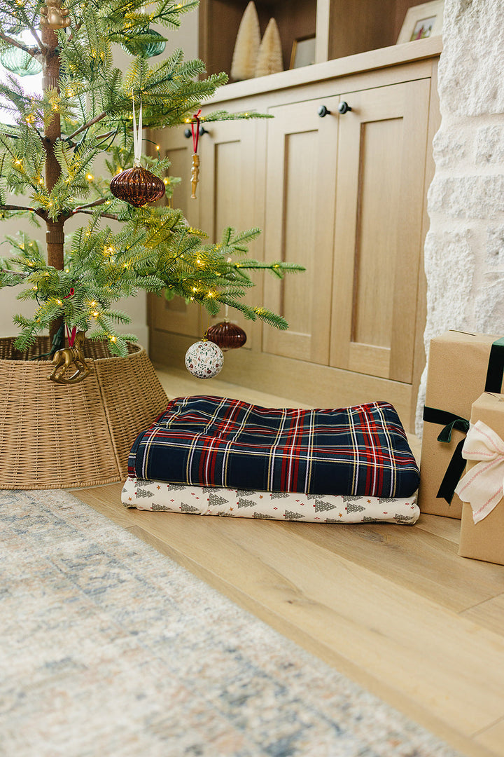 Mebie Baby Christmas Trees Bamboo Fleece Quilt makes bedtime warm and cozy, a perfect blanket for baby.