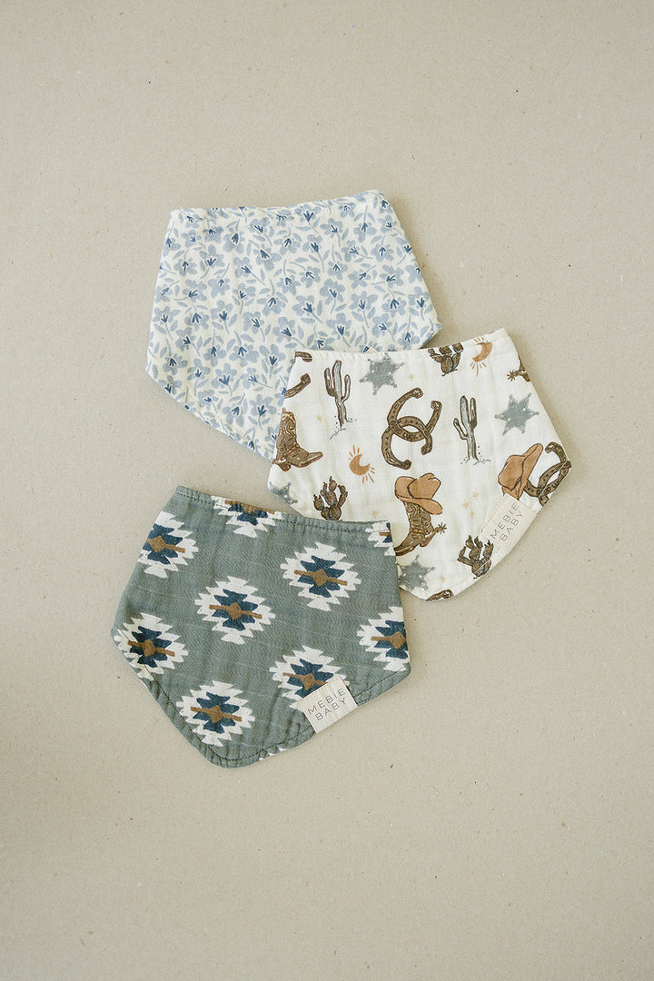 Mebie Baby Blue Blossom Classic Muslin Bib functions as a muslin baby bib ideal for feeding time.