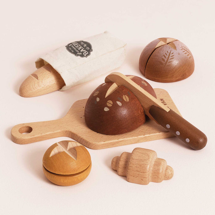Le Toy Van Artisan Bread and Knife Set brings fun to kidsÕ playtime with realistic wooden toys