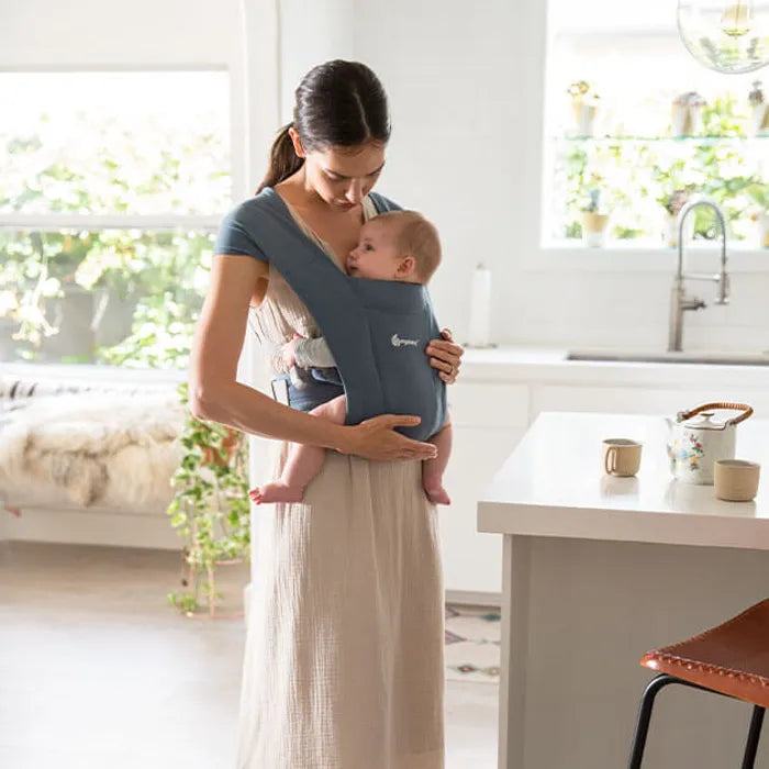 Practical and beautiful, the Oxford Blue Ergobaby Embrace Newborn Carrier is your everyday baby front carrier.