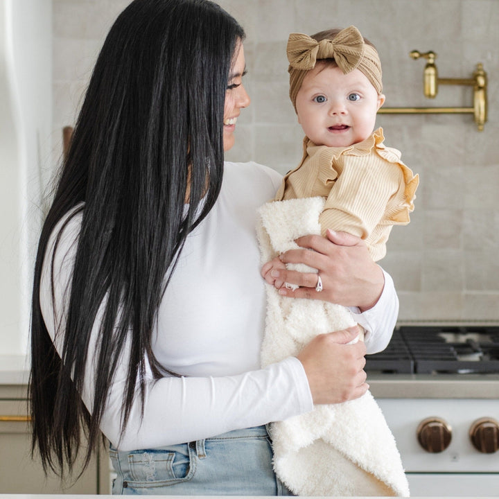 Keep bedtime sweet with the Saranoni BAMBONI¨ Mini Blanket in Ivory Ñ the best blanket for toddler naps and cuddles.