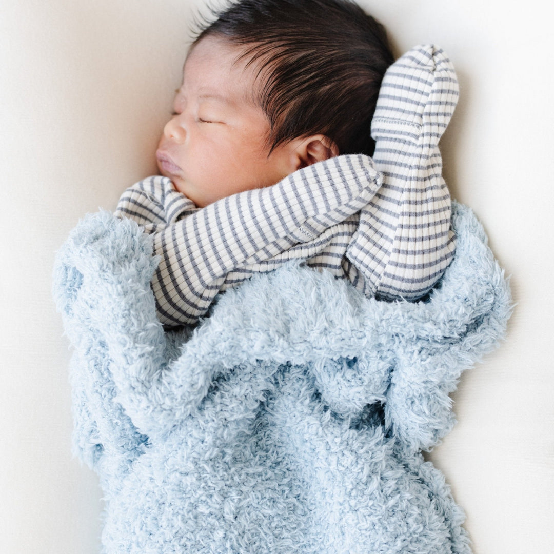Give your toddler the softest touch with the Saranoni BAMBONI¨ Mini Blanket in Light Blue Ñ the best toddler blanket for naps.