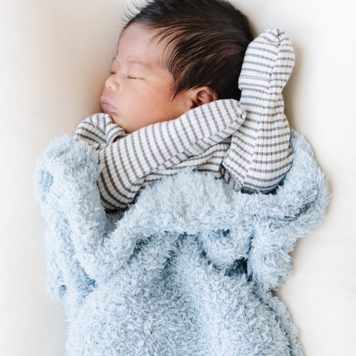 Give your toddler the softest touch with the Saranoni BAMBONI¨ Mini Blanket in Light Blue Ñ the best toddler blanket for naps.