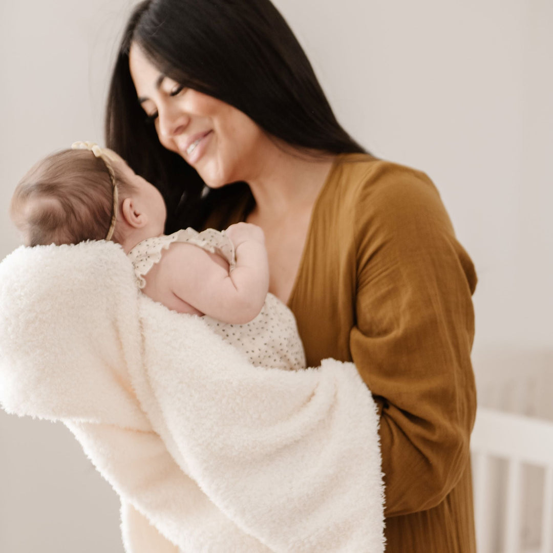 Saranoni BAMBONI¨ Mini Blanket in Ivory offers soothing coziness, an ideal baby boy blanket for daily snuggles.