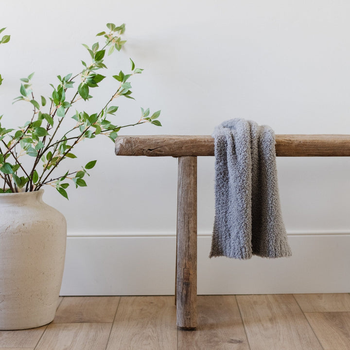 The Saranoni BAMBONI¨ Mini Blanket in Gray delivers plush comfort, one of the best blankets for toddlers everywhere.