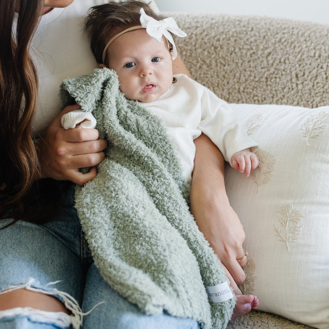 Perfect for toddlers, the Saranoni BAMBONI¨ Mini Blanket in Sage brings all-day comfort and warmth.