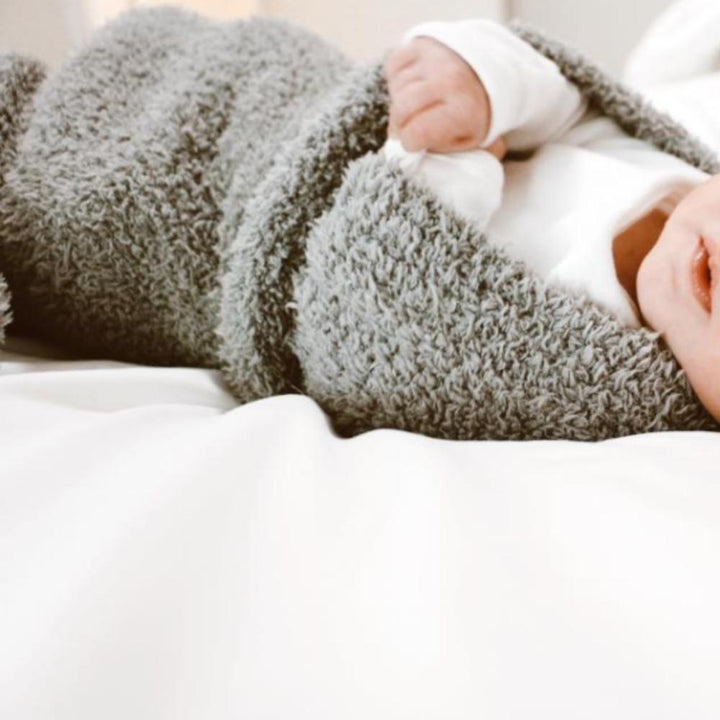 Soft and soothing, the Saranoni BAMBONI¨ Mini Blanket in Gray is a dreamy baby blanket for cuddles and calm.
