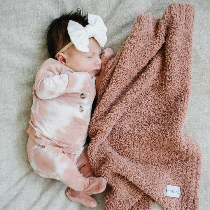 Cozy up your little one with the Saranoni BAMBONI¨ Mini Blanket in French Rose, the best toddler blanket for snuggly afternoons.