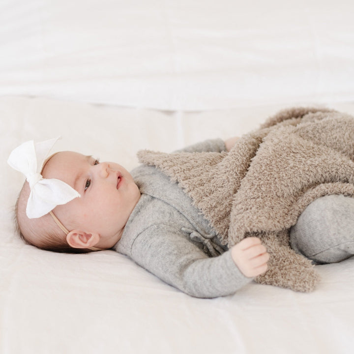 Made for little moments of warmth, the Saranoni BAMBONI¨ Mini Blanket in Taupe is a must-have baby blanket.