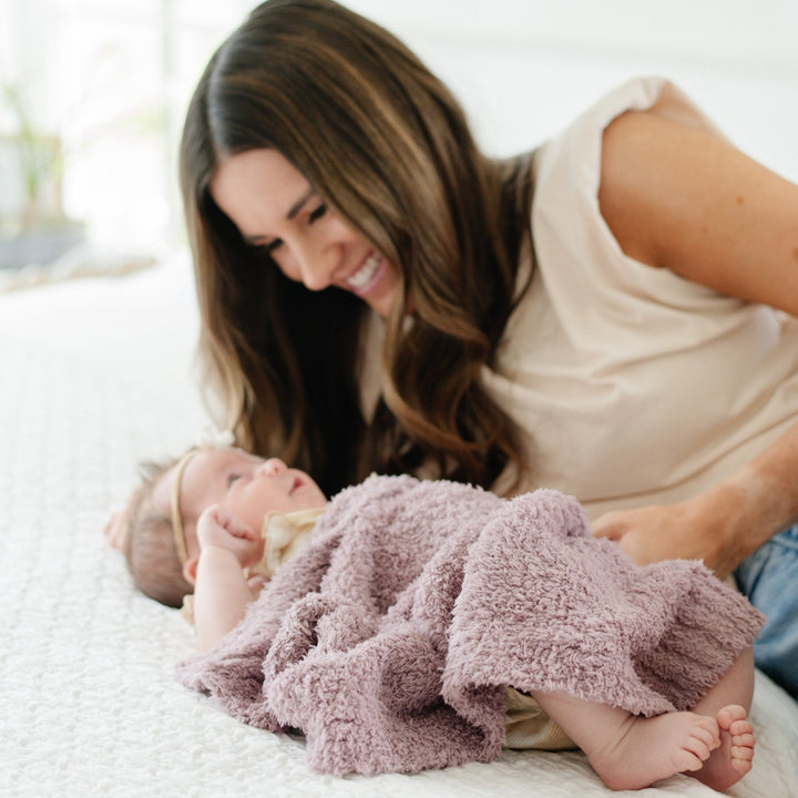 Designed for everyday luxury, the Saranoni BAMBONI¨ Mini Blanket in Woodrose is the ideal baby boy blanket.