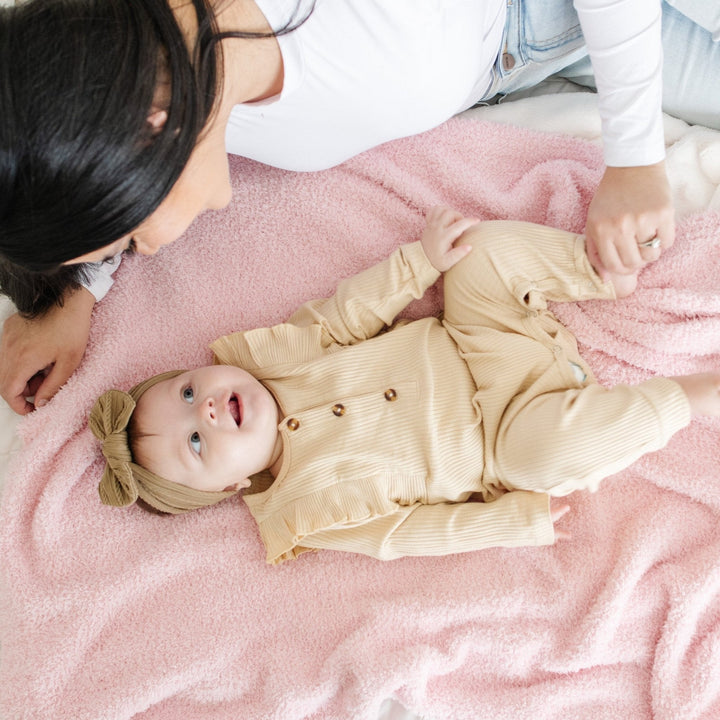 Saranoni Bamboni¨ Receiving Blanket in Light Pink brings a neutral charm, an ideal choice for baby girl blankets.