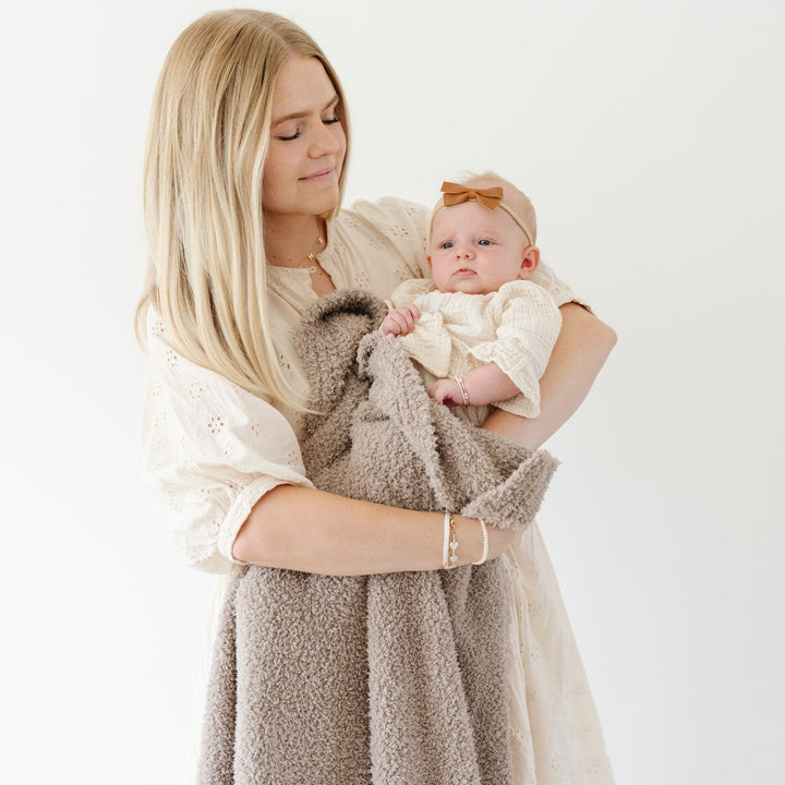 SaranoniÕs Bamboni¨ Receiving Blanket in Taupe brings gentle coziness, ideal for baby receiving blankets.