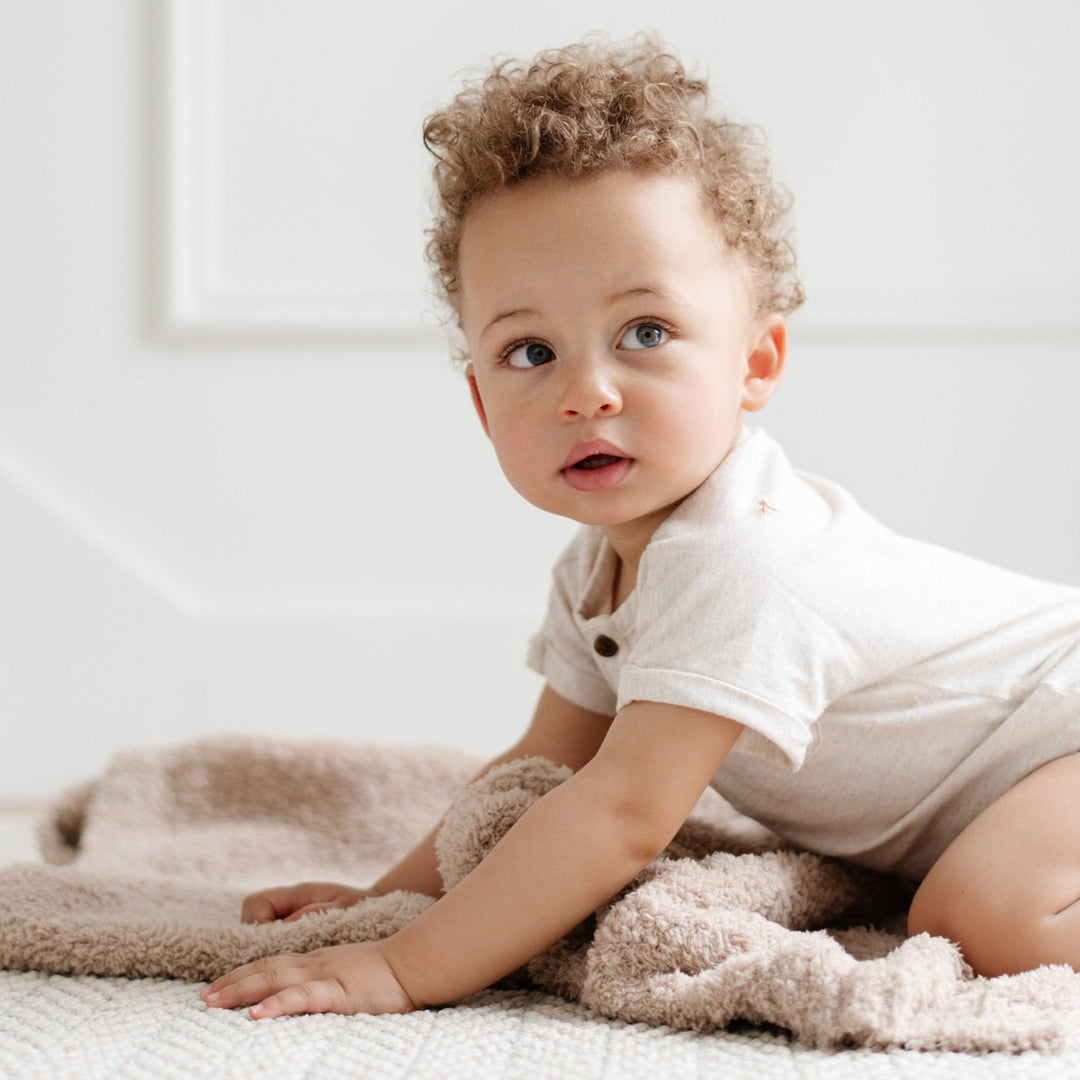 SaranoniÕs Bamboni¨ Receiving Blanket in Birch surrounds your little one in warmth, ideal for baby receiving blankets.