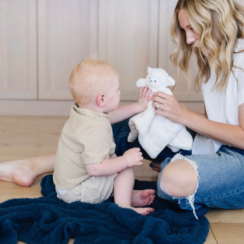The Saranoni Bamboni¨ Receiving Blanket in Nautical Blue combines texture and warmth for soft baby blankets.
