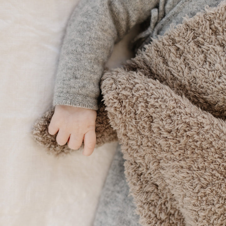 Wrap your newborn in plush warmth with the Saranoni Bamboni¨ Receiving Blanket in Taupe, a must-have baby blanket.