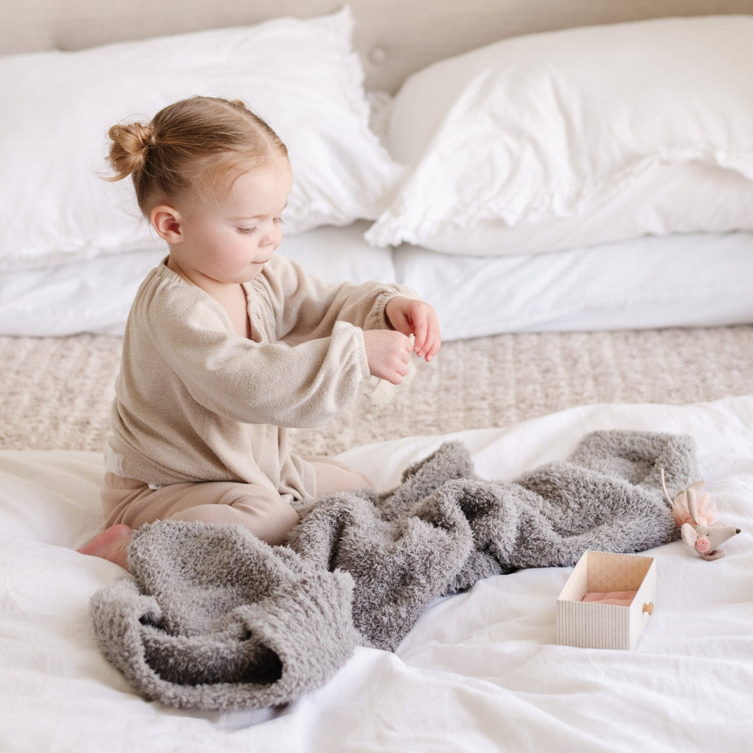 Soft and soothing, the Saranoni Bamboni¨ Receiving Blanket in Gray is the best baby blanket for everyday snuggles.