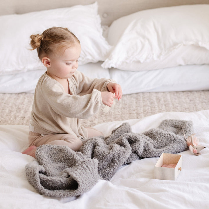 Soft and soothing, the Saranoni Bamboni¨ Receiving Blanket in Gray is the best baby blanket for everyday snuggles.