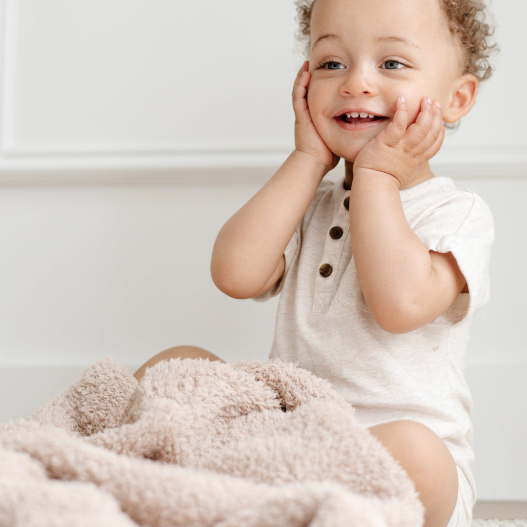 Soft, warm, and versatile Ñ the Saranoni Bamboni¨ Receiving Blanket in Birch is the ultimate baby receiving blanket.