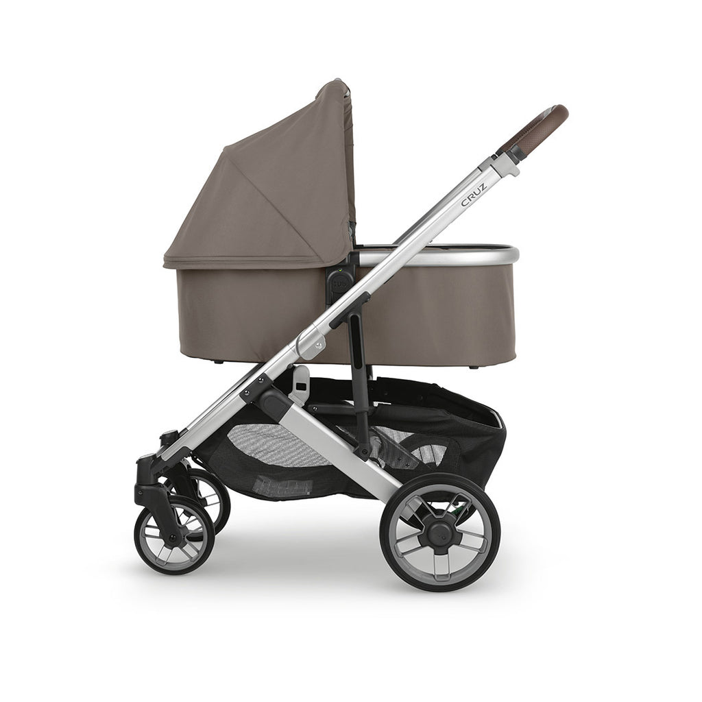 side view uppababy cruz with bassinet on in theo