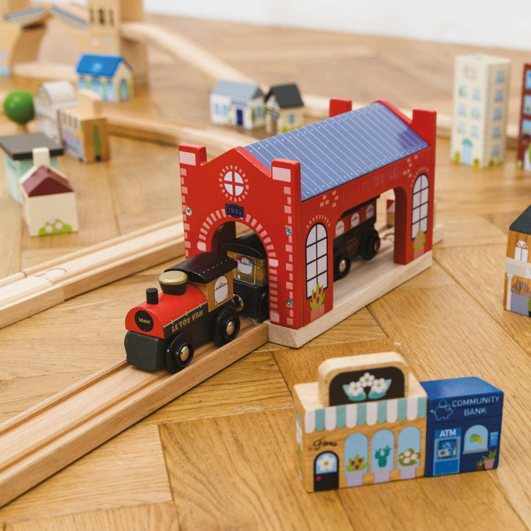 Explore London landmarks with the Le Toy Van London Train Set, a Montessori toy for creative minds.