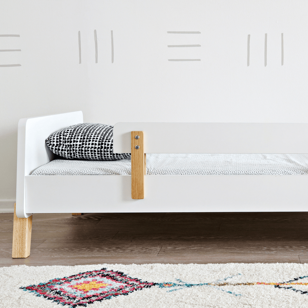 dadada Muse White + Natural toddler bed with two removable safety rails