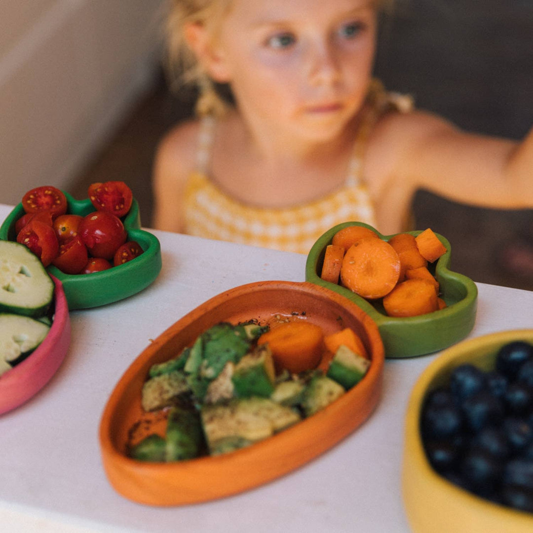 tabel set with wooden olli carrol carrot plate and spoon set with carrots 